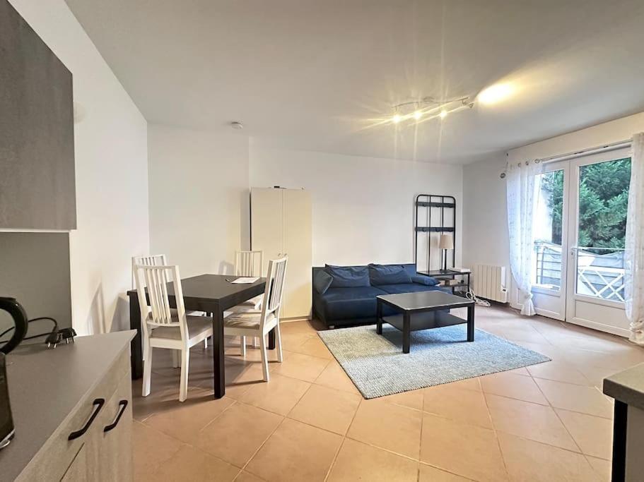 Appartement F3, 2 Chambres Ivry-sur-Seine Exteriör bild